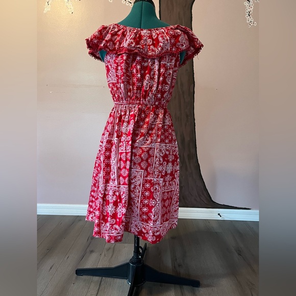 🛒 3/15 Faded Glory Red Bandana Print Dress - Picture 2 of 3